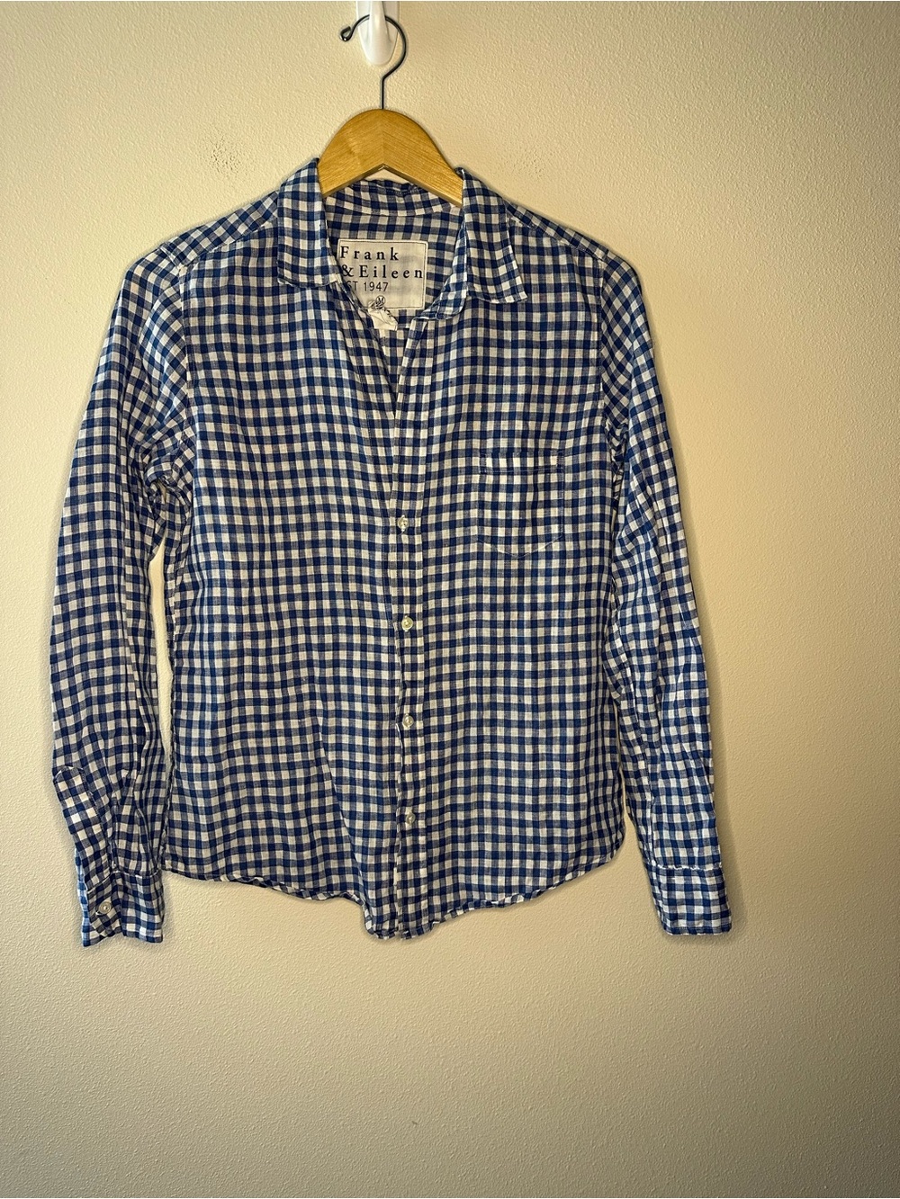 Frank and Eileen Barry blue and white plaid gingham 100% linen popover shirt Med - Picture 2 of 8